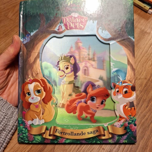 Palace Pets: Förtrollande saga