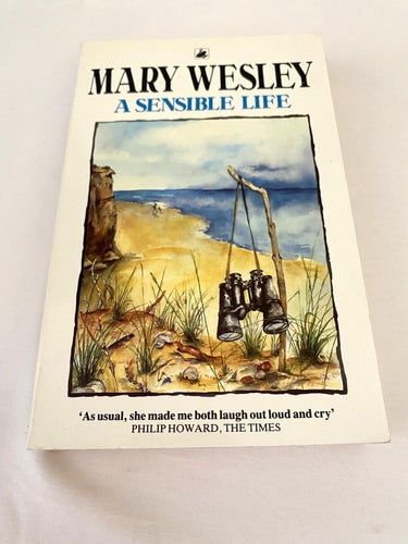 Mary Wesley A Sensible life. Engelska 380 sidor. Storpocket. Mycket gott skick