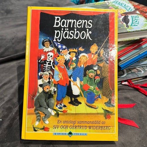 Barnens Pjäsbok av Siv och Gertrud Widerberg