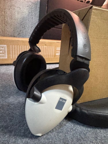 Sennheiser HD 200 studio hörlurar