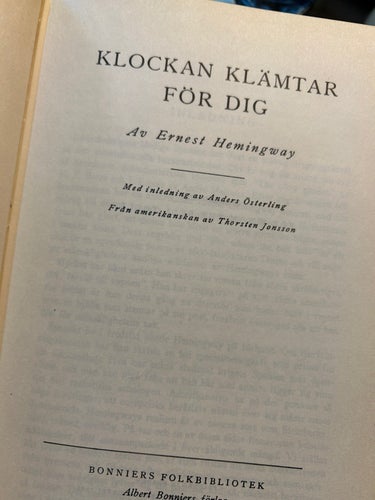 Klockan klämtar för dig av Ernest Hemingway, bok, Very Fine plus