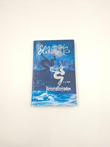 Sea Girls 1: Kristallstaden – G.G. Elliot (Mycket gott skick!) 2006