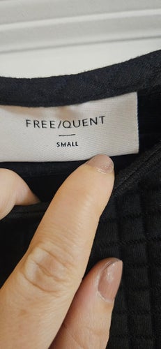 Free/quent svart klänning, storlek SMALL, passar också som M