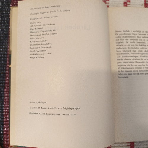 Lärobok i textilslöjd av Elisabeth Bernstedt, 1962