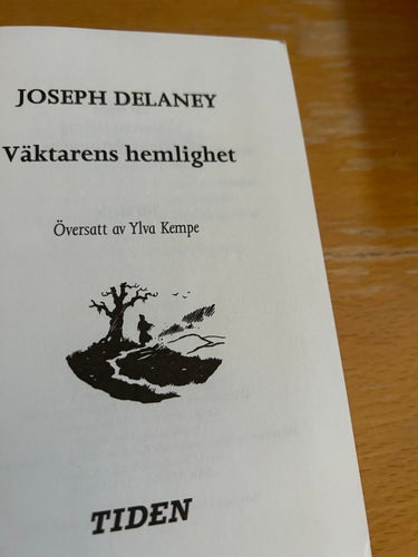 Väktarens hemlighet av Joseph Delaney, bok, SM, Fine