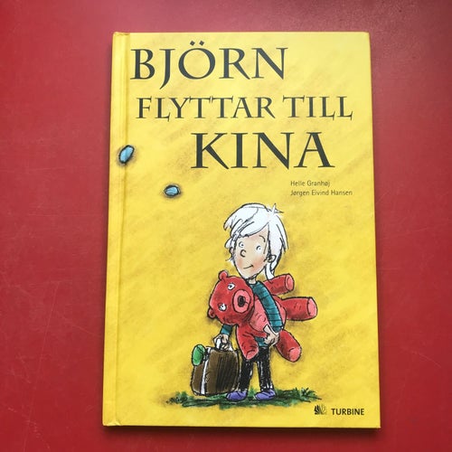 BJÖRN FLYTTAR TILL KINA Helle Granhøj Jörgen Eivind Hansen 2010