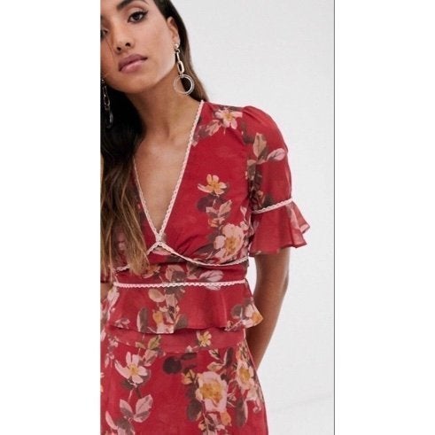 Set med rödblommig kjol och blus från Hope & Ivy
