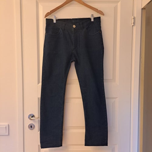 Wrangler mörkblå jeans, str S
