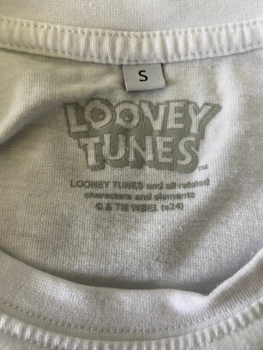 Looney Tunes med Bugs Bunny vit t-shirt, storlek small (S). 100% bomull.