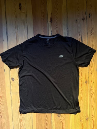 New Balance RC Essential T-Shirt herr svart strl EU M träning löpning