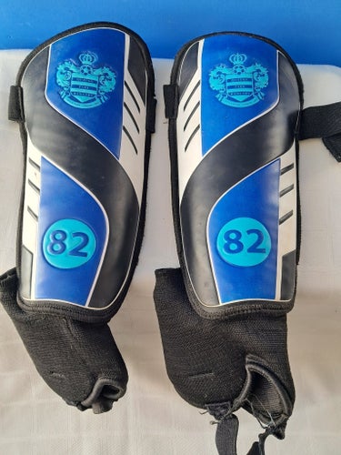 skyddar skenbenet Queens Park Rangers