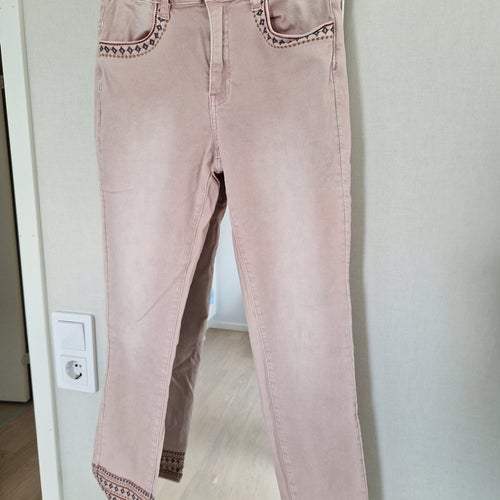 rosa jeans, storlek 29/27 märke FLOYD