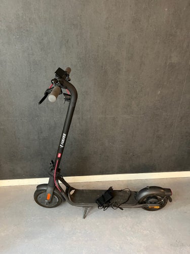 Elsparkcykel navee v25