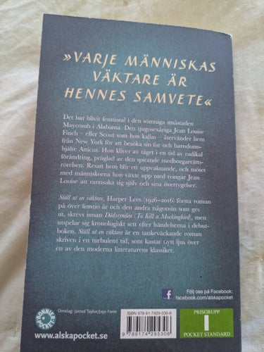 Ställ ut en väktare av Harper Lee, 2016