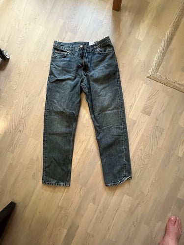 Dobber mörkblå jeans, storlek W33 L32