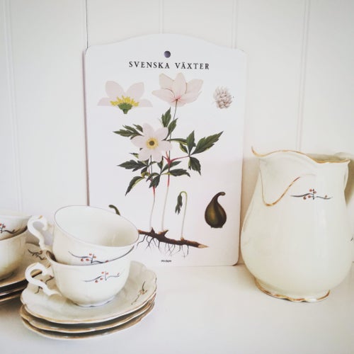 Skärbräda med Vitsippa motivet från Svenska Växter