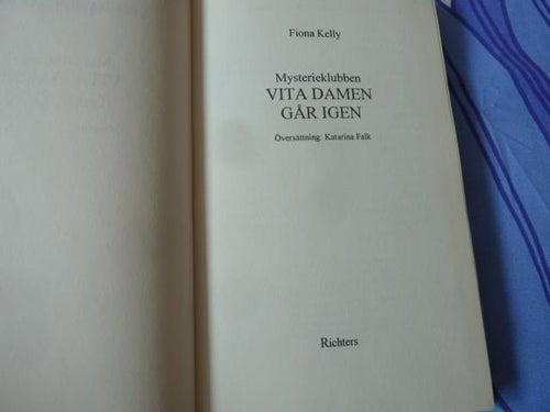 VITA DAMEN GÅR IGEN, F. KELLY, 1999,  BÖCKER