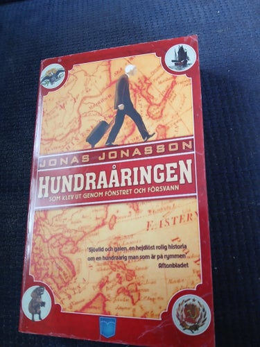 Hundraåringen som klev ut genom fönstret och försvann av Jonas Jonasson, 2009