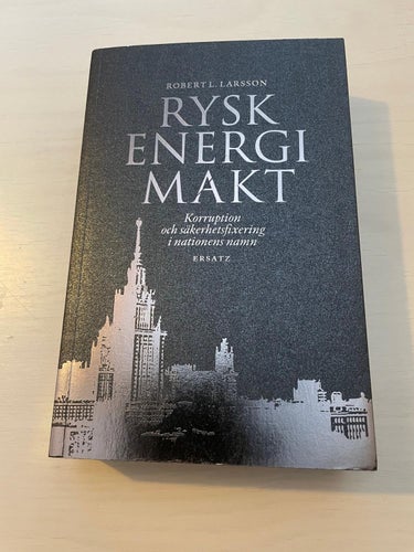 Rysk energimakt korruption och säkerhetsfixering i nationens namn / Larsson, R