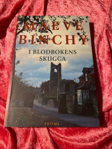 I BLODBOKENS SKUGGA - Maeve Binchy