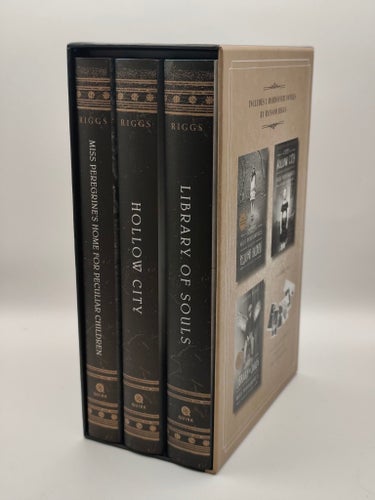 Miss Peregrine's Peculiar Children Boxed Set av Ransom Riggs