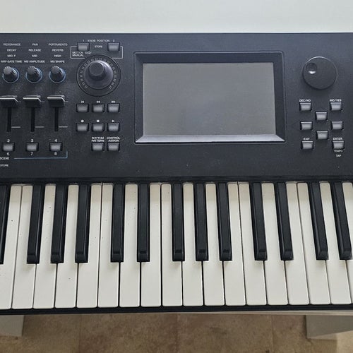 Yamaha MODX6 Synthesizer