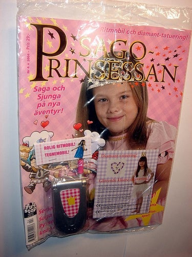 SAGO PRINSESSAN I ORIGINAL PLAST med leksak 2004 nr 4
