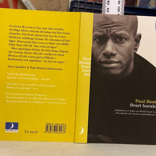 Svart harakiri av Paul Beatty. fine