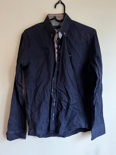 Tommy Hilfiger mörkblå skjorta, storlek S