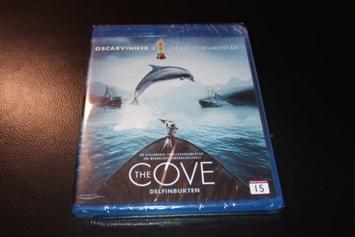 Bluray-film: The Cove - Delfinbukten (NY, INPLASTAD!)