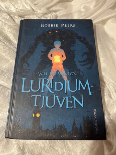 LURIDIUMTJUVEN av Bobbie Peers, 2017