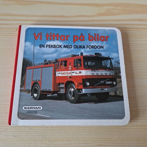 Vi tittar på bilar av Kärnan, Pekbok