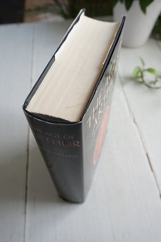 The Age Of Arthur - A History Of The British Isles from 350 to 650 - John Morris