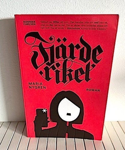 FJÄRDE RIKET av Maria Nygren - om makt och hierarkier på högstadiet