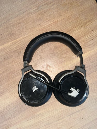 Corsair Virtuoso RGB Wireless Gaming Headset