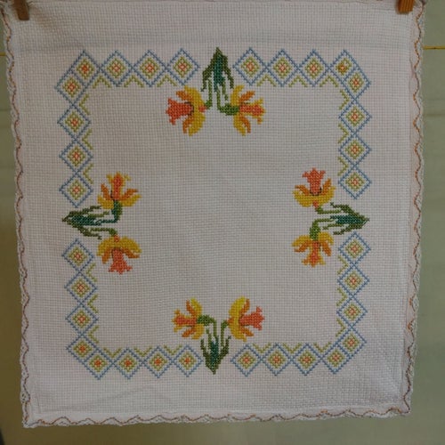 Broderad påskduk