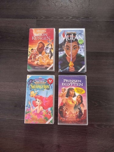 VHS-filmer: Lejonkungen, Mulan, Den lilla sjöjungfrun, Prinsen av Egypten