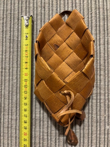 Handarbete / Näver näversvept väggsmycke / ca 17 cm.