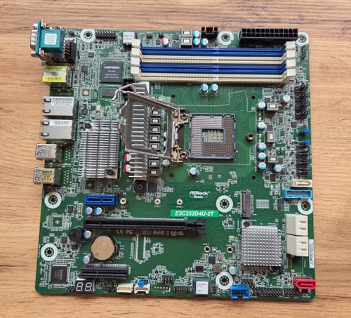 ASRock Rack E3C252D4U-2T Moderkort