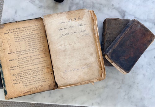 Bönebok från 1811 och 2 st psalmböcker