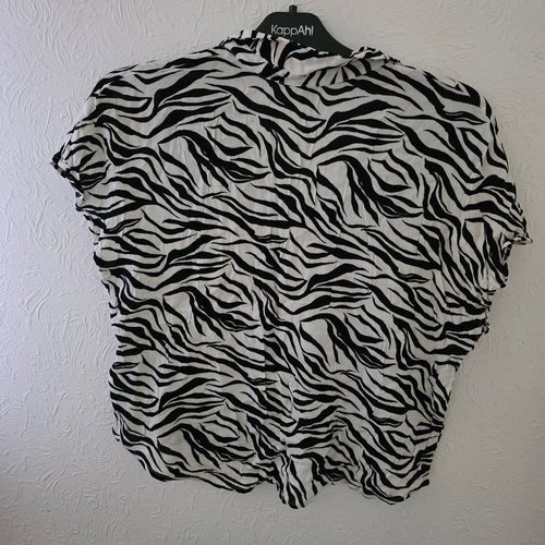 H&M svart och vit blus, storlek M