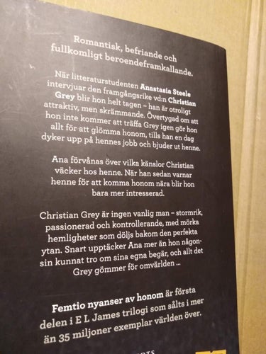 Femtio nyanser av honom av E L James