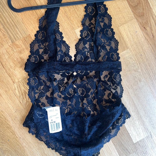 Ny - Sexig body med halterneck från Forever21 i strl M nät spets mesh