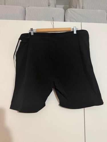 ASOS svarta shorts / cykelbyxor med vit rand