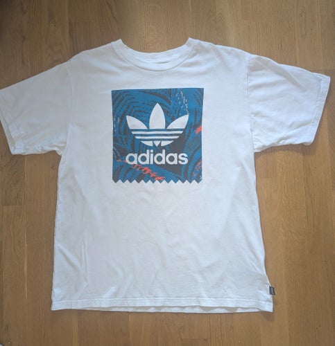 Fin och skön Adidas t-shirt i ren bomull, UNISEX - man L, tjej XL