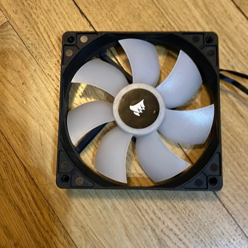 Corsair 12V DC 0.38A Borstlös Fläkt. ARGB-fläkt
