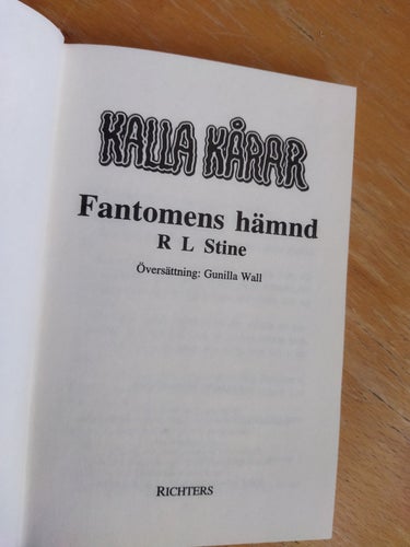 Kalla Kårar - Fantomens hämnd av R L Stine. bok, Very Fine plus