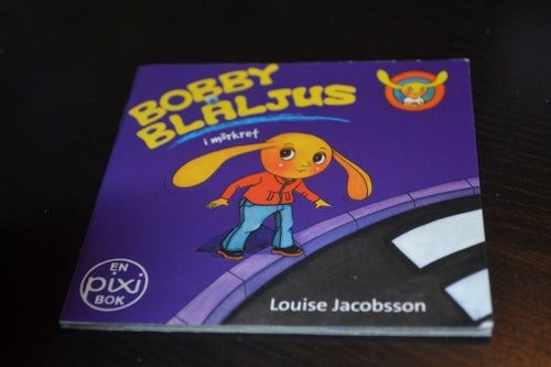 Pixibok Bobby blåljus i mörkret