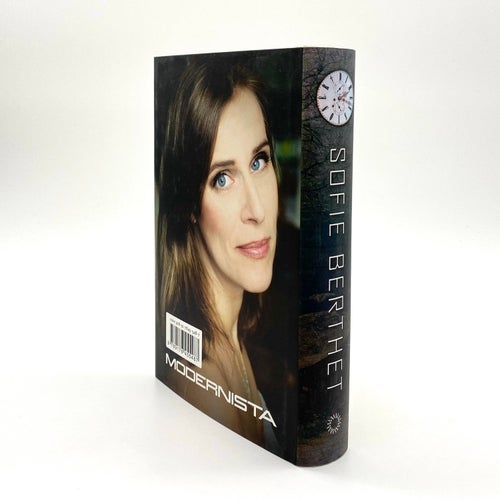 Dimensioner - Första boken i Nova-trilogin av Sofie Berthet