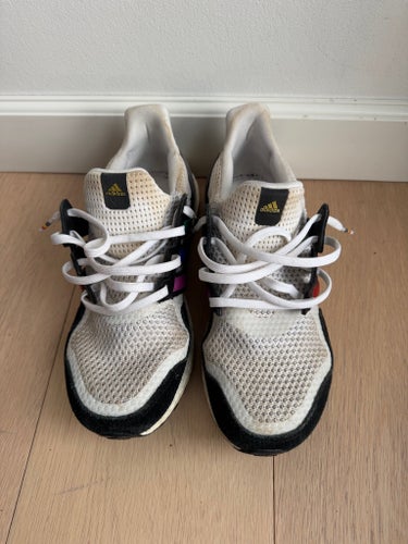 Adidas Ultraboost sneakers i vitt, stl. 41 1/3